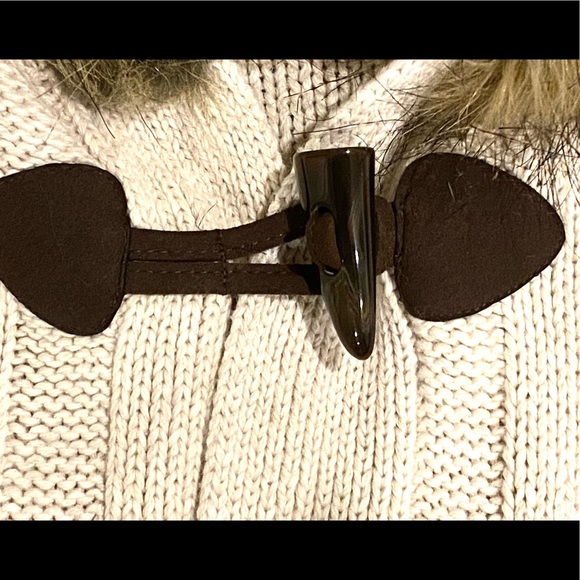 Old navy toggle button sweater faux fur hood sizeS - Picture 3 of 5